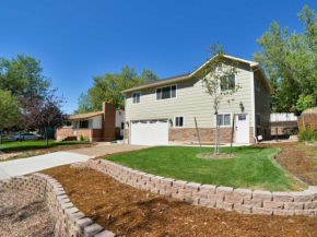 Crestview Place Family Home 2 Mins to UCCS Patio and BBQ